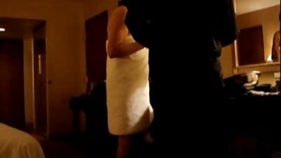 Seksowna azjatycka mamuśka pozująca w biurze pokazująca owłosioną sex stare baby darmowe filmy pochwę