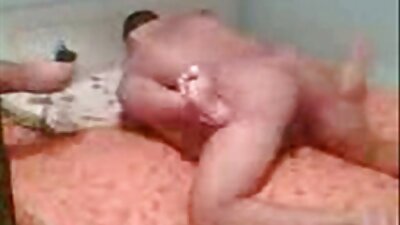 Brudny seks gospodyni domowej na kanapie z przyjacielem podczas palcowania tyłka darmowe filmy erotyczne do ogladania za darmo